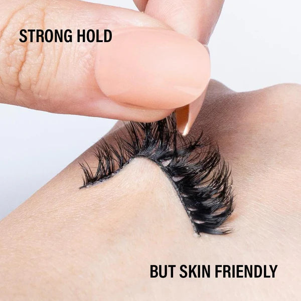 EUROPE GIRL EYELASH GLUE